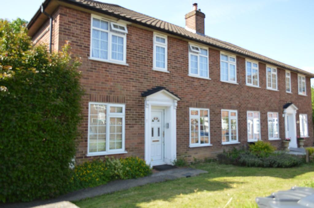 2 Bedroom To Let in Whetstone close, whetstone, london, N20