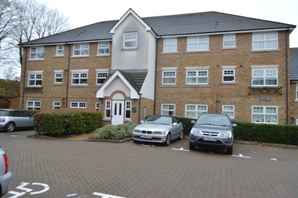 Mariner Close, New Barnet, Herts, EN4 8AU