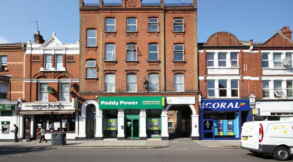3 Bedroom Flat For Sale in High Road, North Finchley, London, N12 8PT Reed and Co Estate