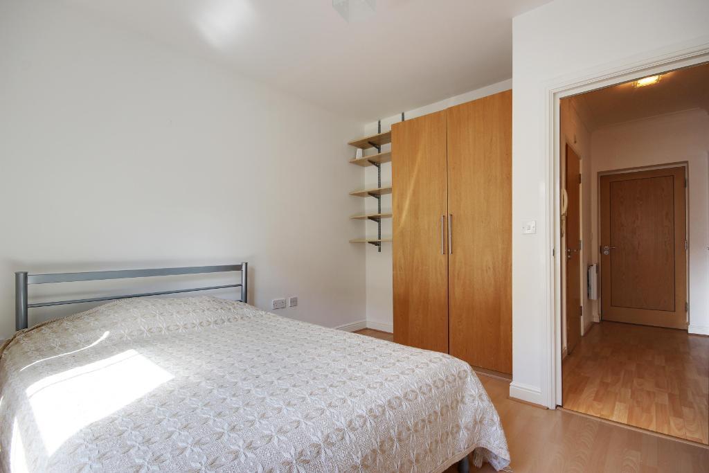 1 Bedroom Purpose Built To Let in High Road, North Finchley, London