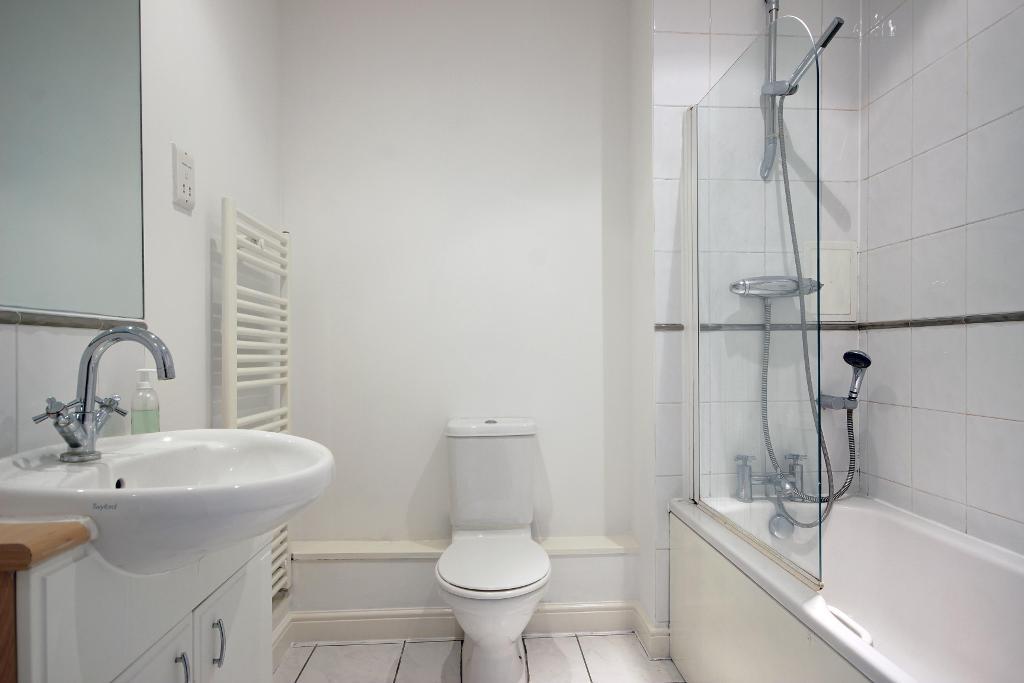 1 Bedroom Purpose Built To Let in High Road, North Finchley, London