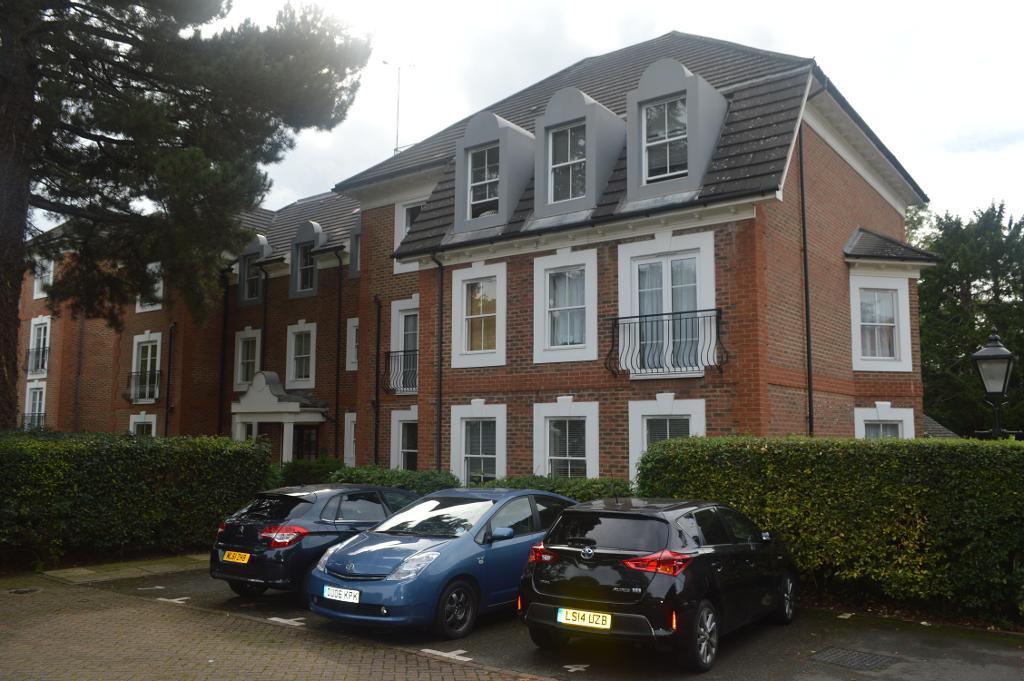 Woodside Avenue, Woodside Park, North Finchley, London, N12 8LS