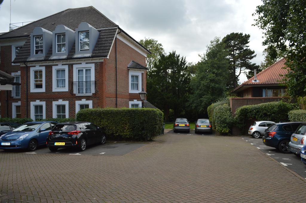 2 Bedroom Flat To Let in Woodside Avenue, Woodside park, North Finchley, London, N12 8LS Reed
