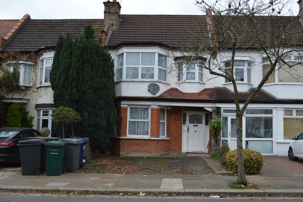 3 Bedroom Terraced For Sale in Queens Avenue, Finchley, London, N3 2NN