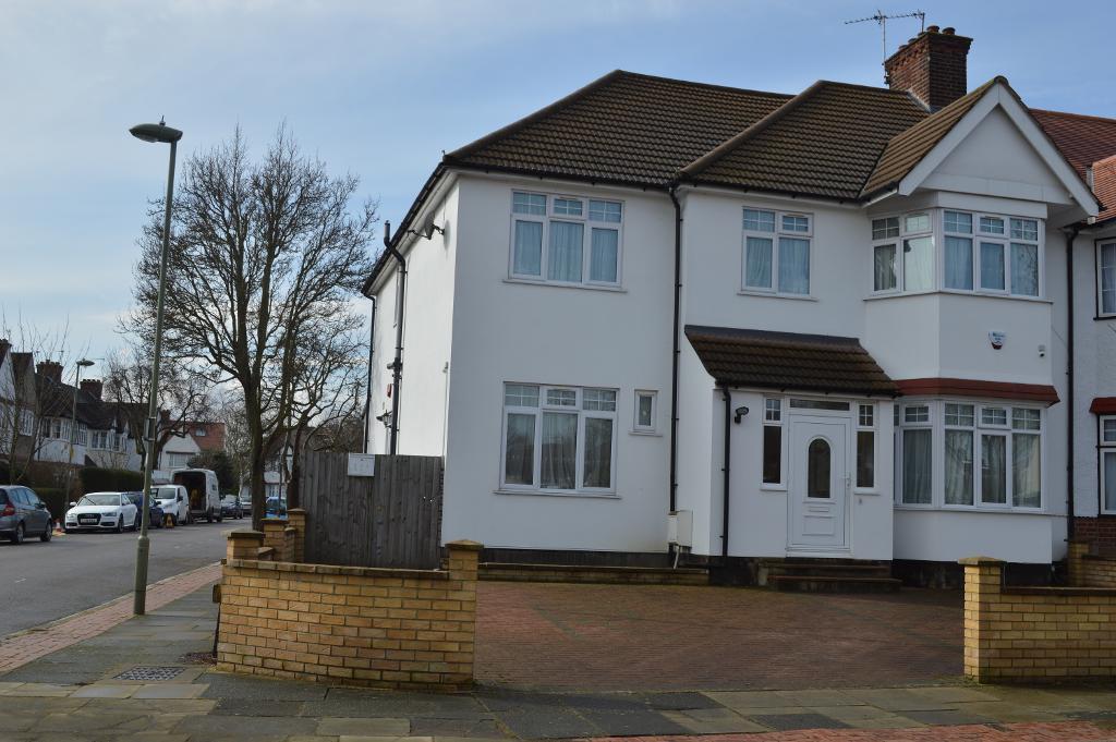 Cadagan Gardens, Finchley Central, London, N3 2HN