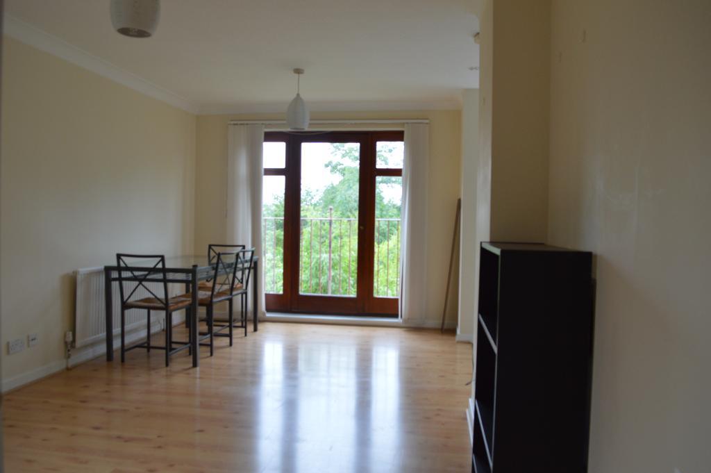 2 Bedroom Flat To Let in Nether Street, North Finchley, London, N12 8EU Reed and Co Estate