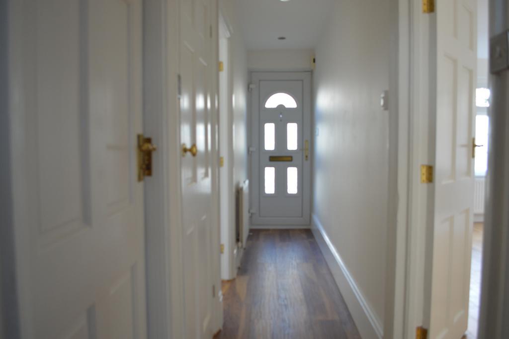 2 Bedroom Flat To Let in Grosvenor Road, Finchley Central, London, N3