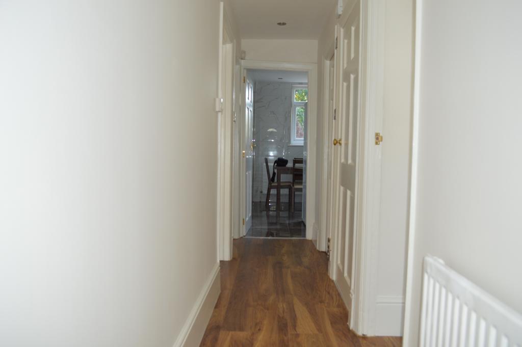 2 Bedroom Flat To Let in Grosvenor Road, Finchley Central, London, N3