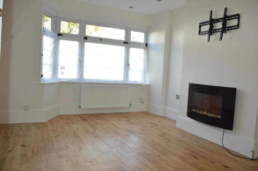 2 Bedroom Flat To Let in Grosvenor Road, Finchley Central, London, N3