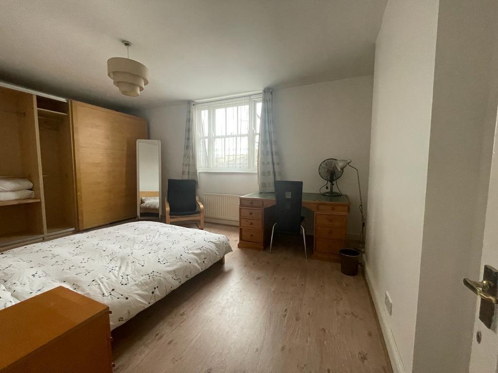 3 Bedroom Flat To Let in Oxford Road, Kilburn, LONDON, NW6 5SL Reed